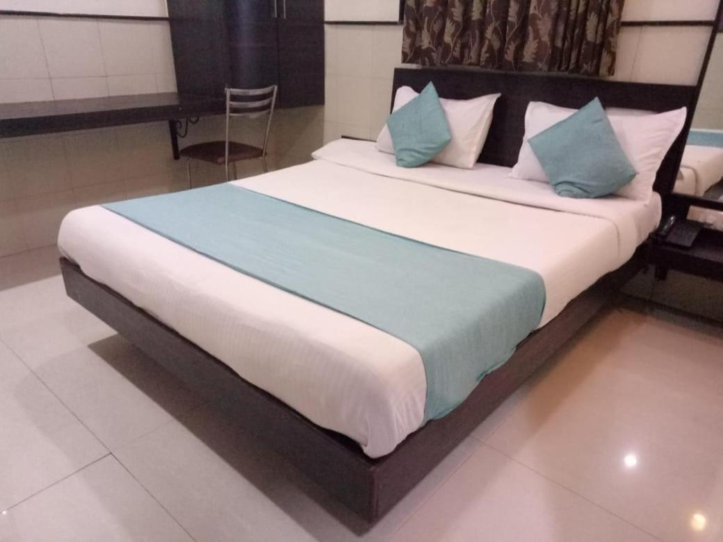 מומביי Hotel Sharda מראה חיצוני תמונה