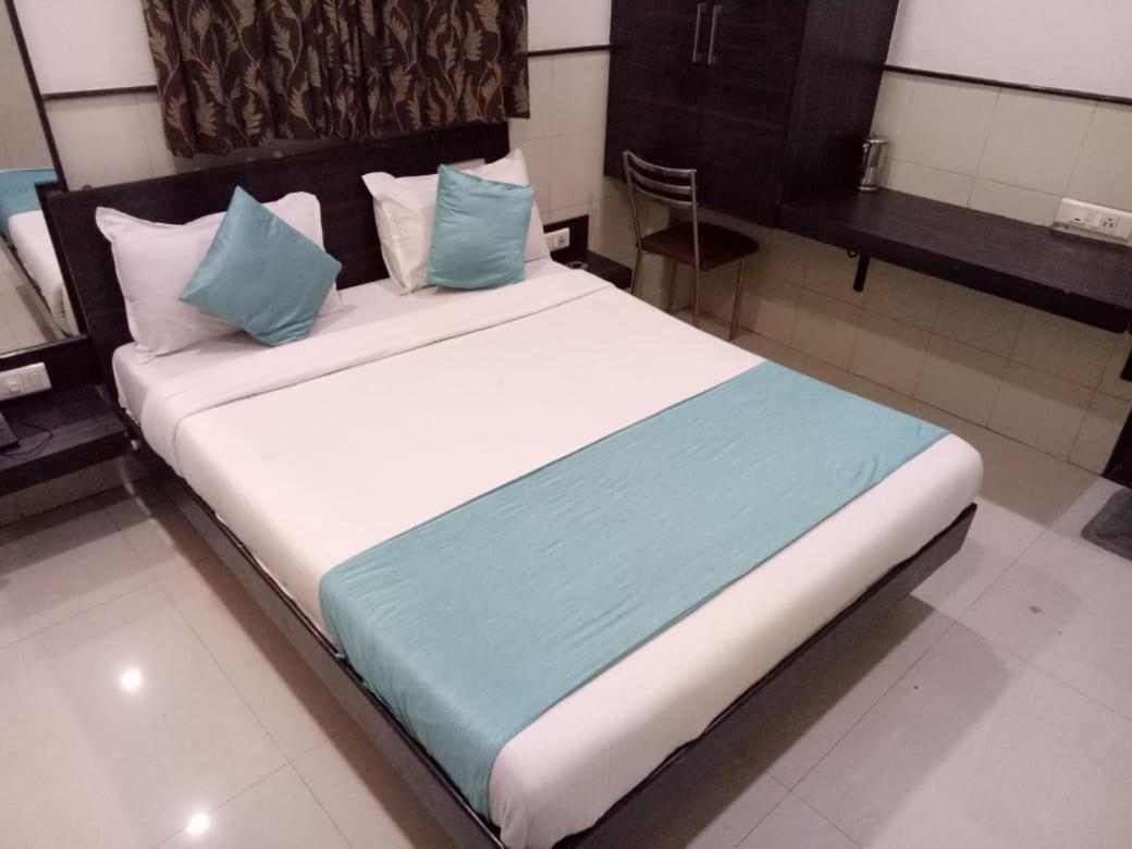 מומביי Hotel Sharda מראה חיצוני תמונה